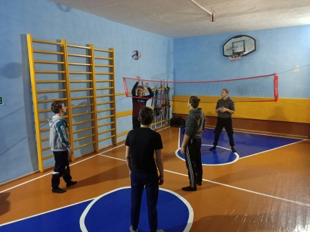 Соревнования между группами центра по волейболу
