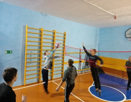 Соревнования между группами центра по волейболу
