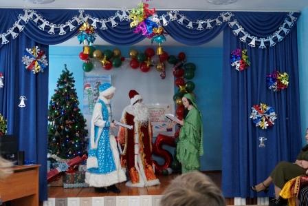У нас прошло новогоднее представление. У нас прошло новогоднее представление.